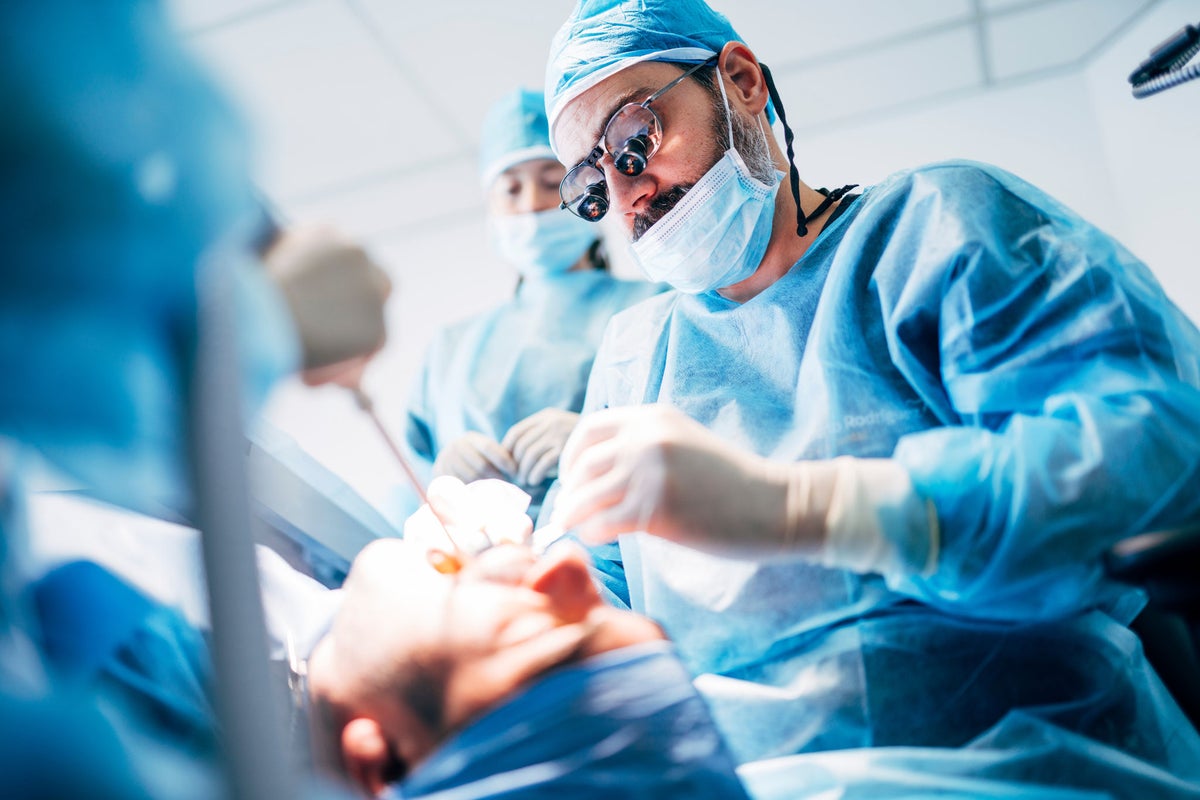 chirurgia-dentale-orale-studio-medico-dentistico-castello.jpeg